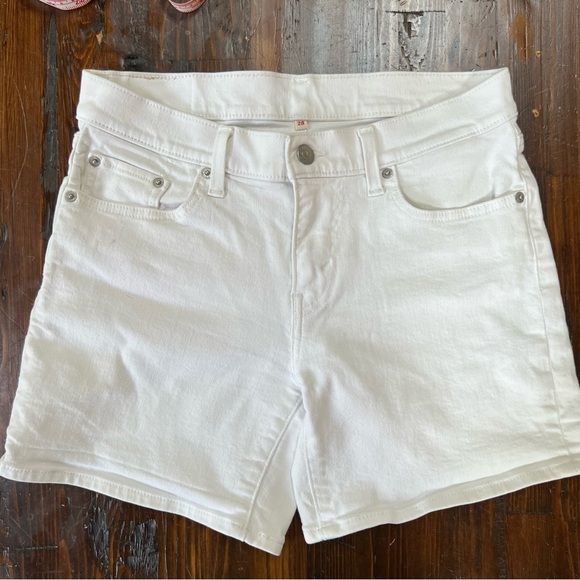 Levi’s pre-loved no flaws white denim stretch 4” inch inseam shorts size 28 - Picture 1 of 7